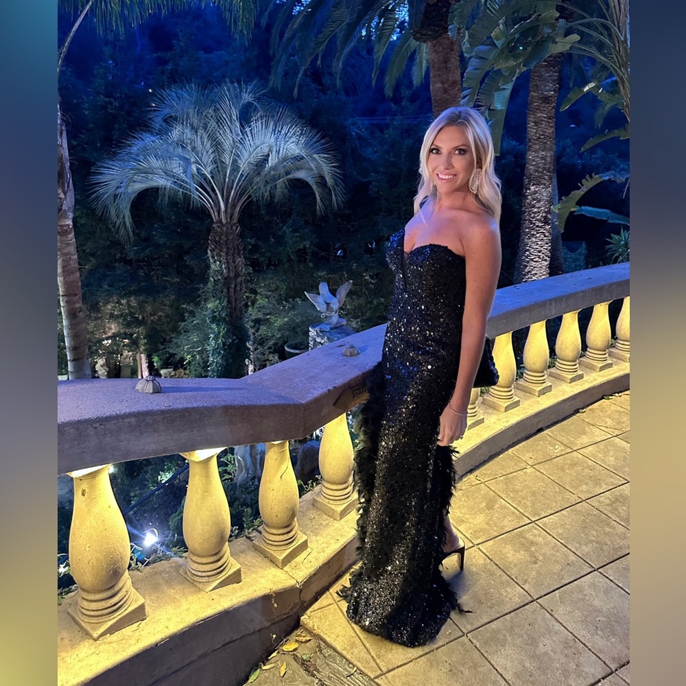 Black Sequins Gown With Feather Trim. - image 7